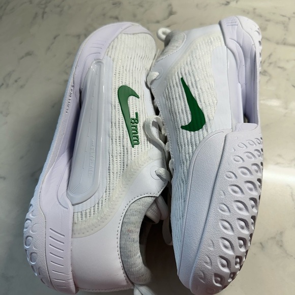 Nike White and Green Athletic Shoes with Cushioned Sole - Picture 8 of 13